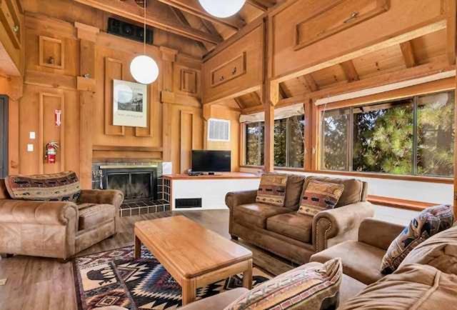Views Inside Yosemite-Timber Lodge-Sleeps 6 Йосемити-Уэст Экстерьер фото